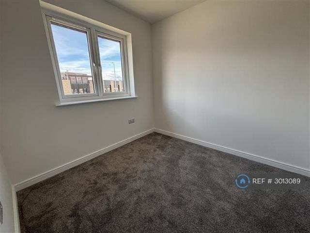 4 bedroom semi detached house to rent