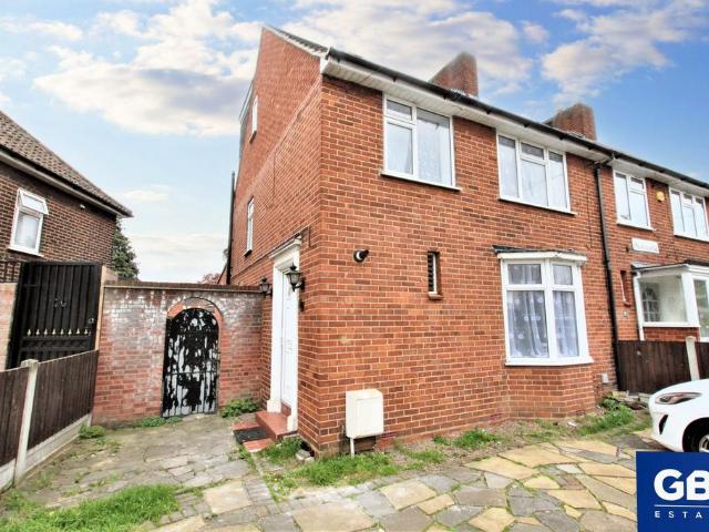 4 bedroom semi detached house to rent
