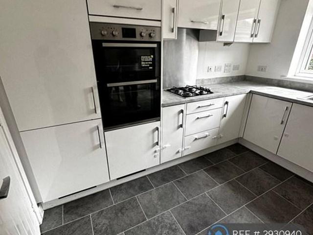 4 bedroom semi detached house to rent