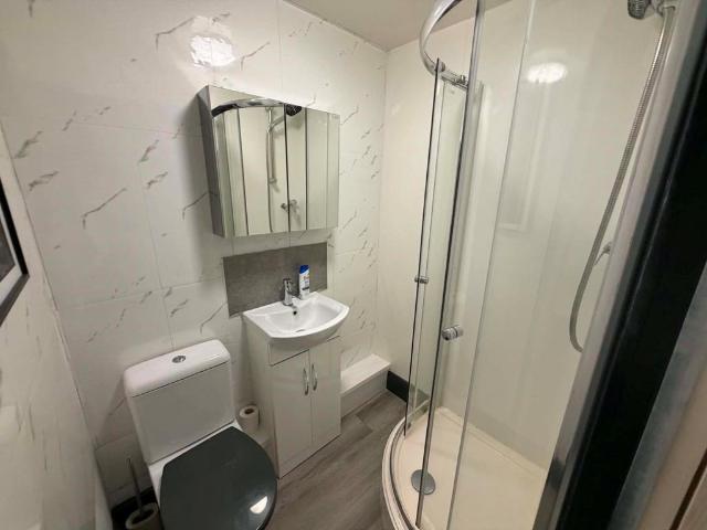 4 bedroom semi detached house to rent