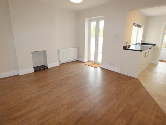 4 bedroom semi detached house to rent