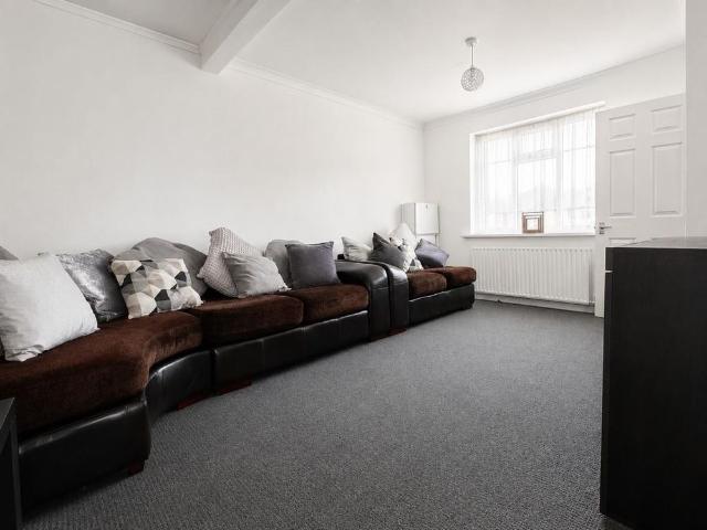4 bedroom semi detached house to rent
