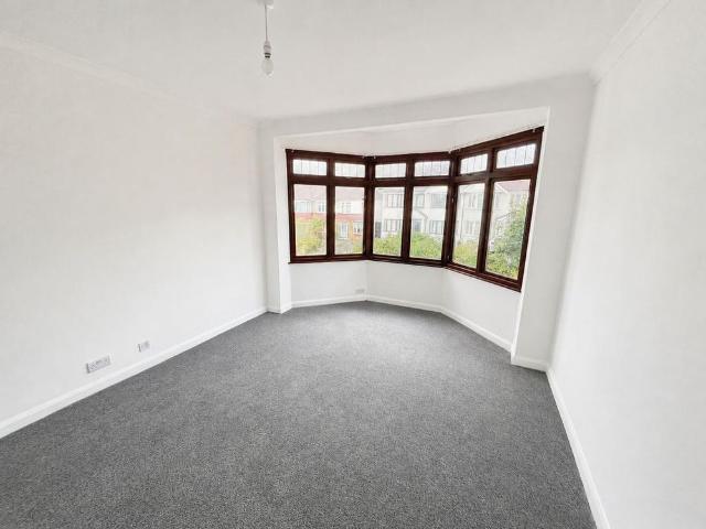 4 bedroom semi detached house to rent
