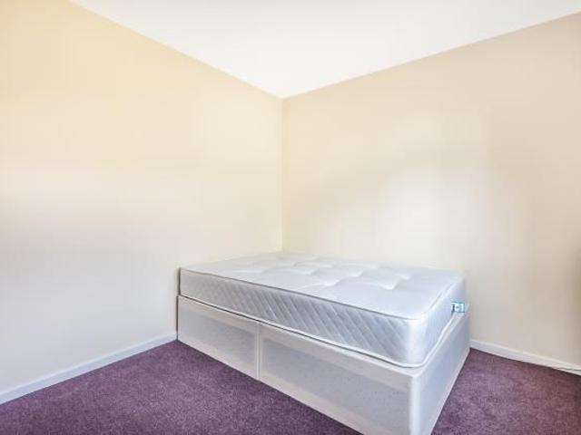 4 bedroom semi detached house to rent
