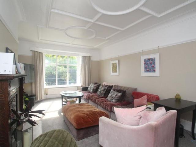4 bedroom semi detached house to rent