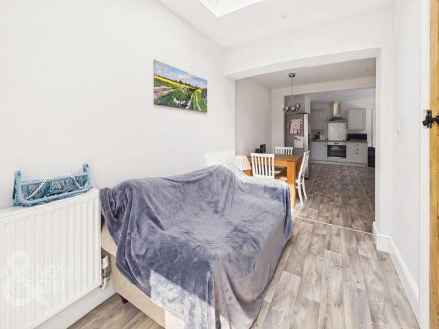 4 bedroom semi detached house to rent