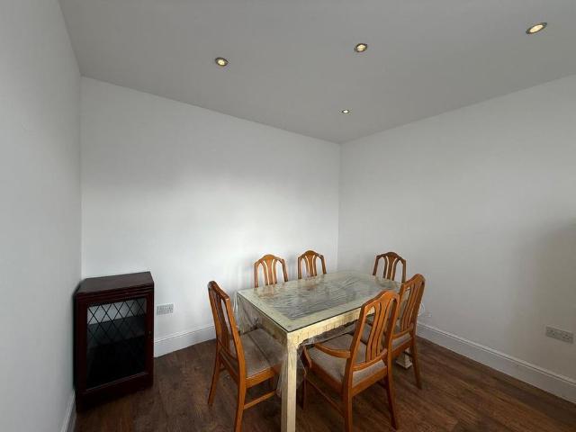 4 bedroom semi detached house to rent