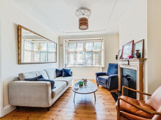 4 bedroom semi detached house to rent