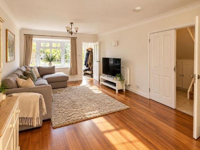 4 bedroom semi detached house to rent
