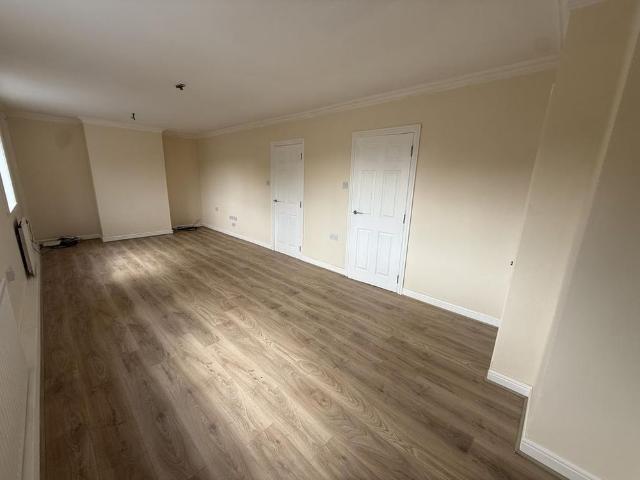 4 bedroom semi detached house to rent