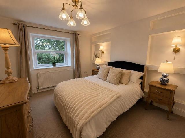 4 bedroom semi detached house to rent