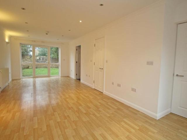 4 bedroom semi detached house to rent