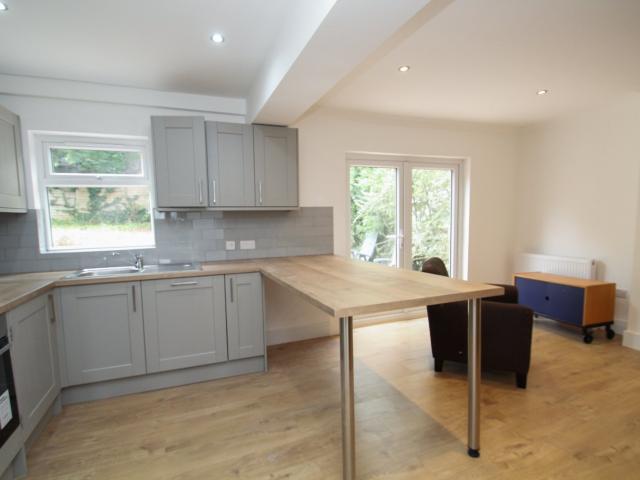 4 bedroom semi detached house to rent