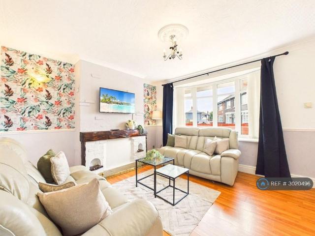 4 bedroom semi detached house to rent
