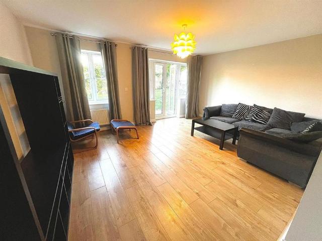 4 bedroom semi detached house to rent