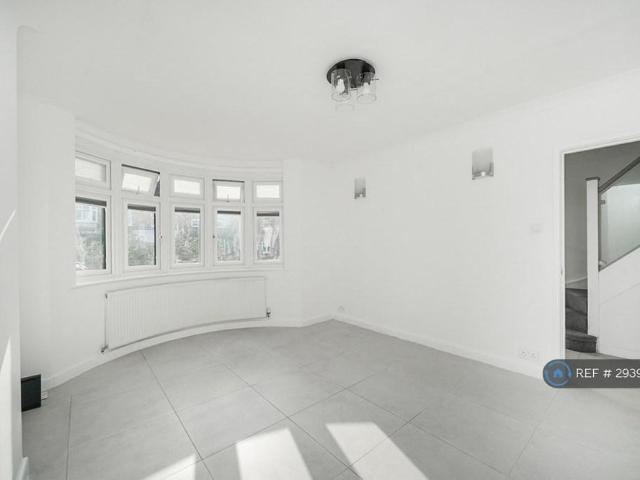 4 bedroom semi detached house to rent