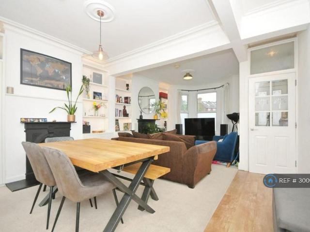 4 bedroom semi detached house to rent