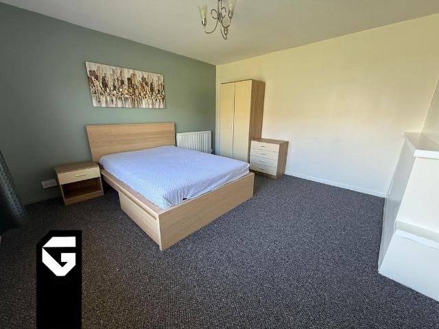 4 bedroom semi detached house to rent