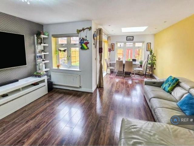 4 bedroom semi detached house to rent