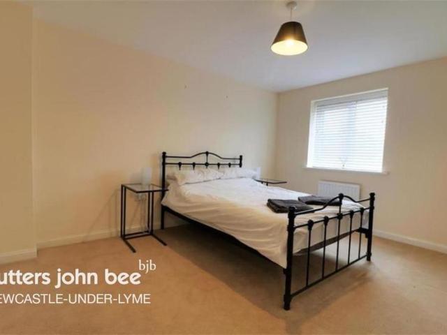 4 bedroom semi detached house to rent