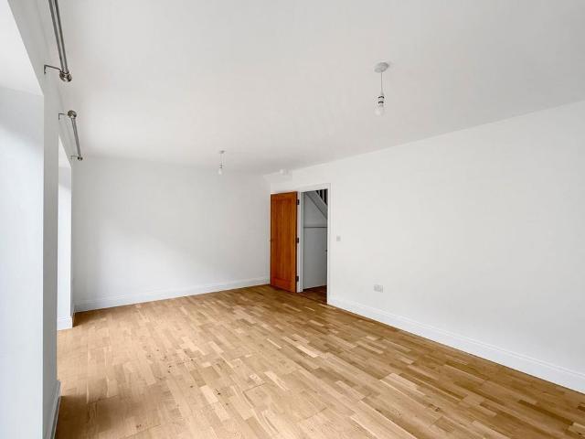 4 bedroom semi detached house to rent