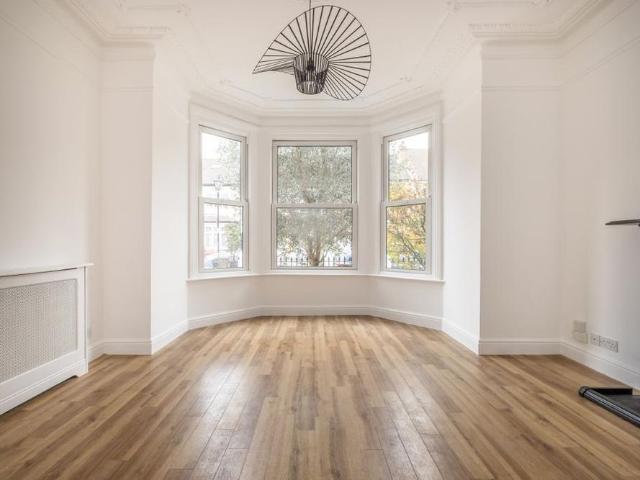 4 bedroom semi detached house to rent