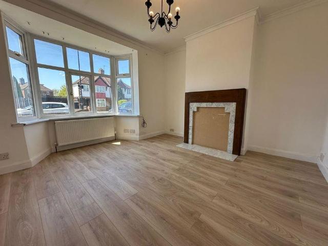 5 bedroom semi detached house to rent
