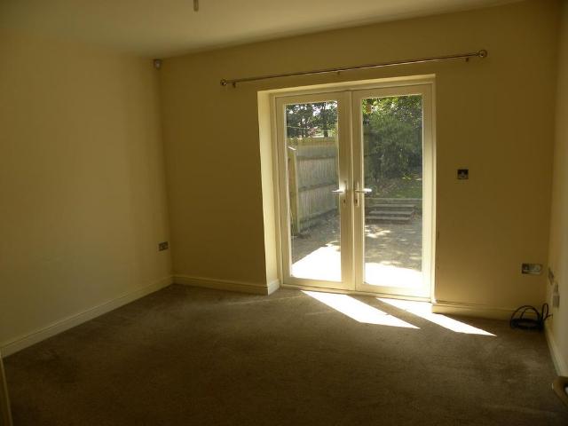 4 bedroom semi detached house to rent