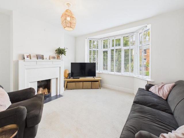 4 bedroom semi detached house to rent