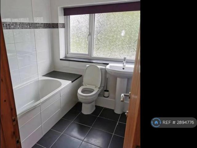 4 bedroom semi detached house to rent