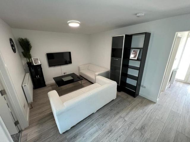 4 bedroom semi detached house to rent