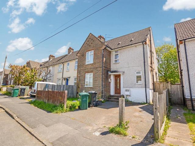 4 bedroom semi detached house to rent