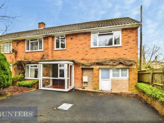 4 bedroom semi detached house to rent