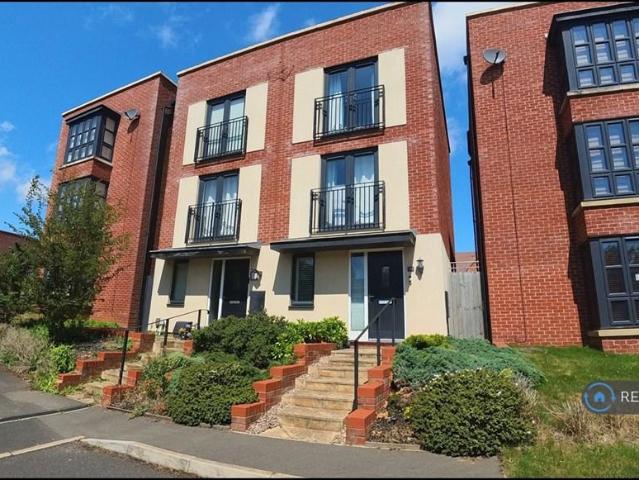 4 bedroom semi detached house to rent