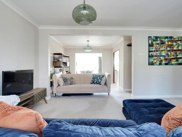 4 bedroom semi detached house to rent