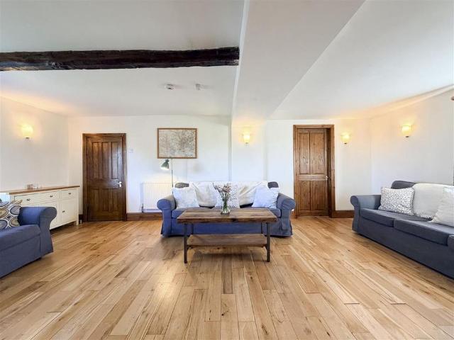 4 bedroom semi detached house to rent