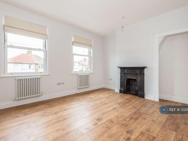 4 bedroom semi detached house to rent