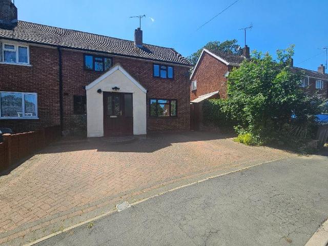 4 bedroom semi detached house to rent