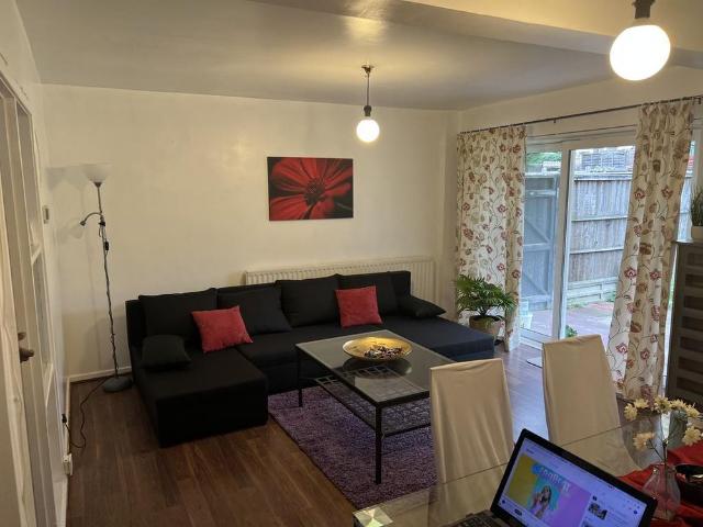 4 bedroom semi detached house to rent