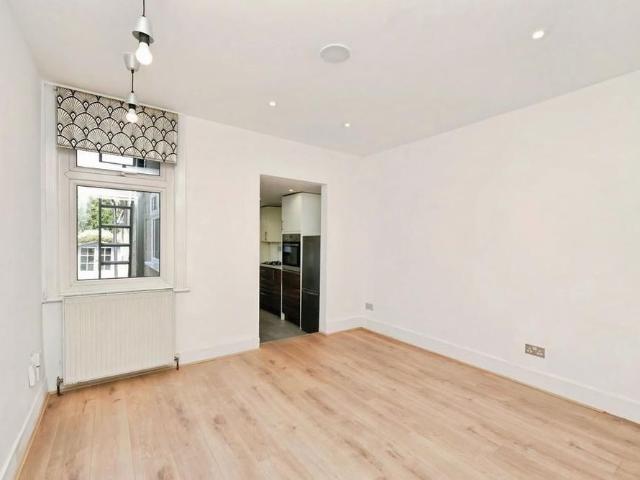 4 bedroom semi detached house to rent