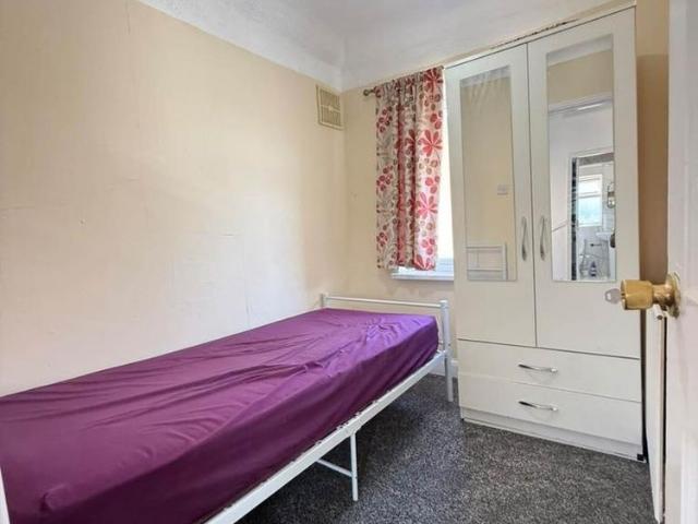 4 bedroom semi detached house to rent