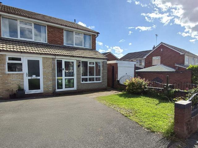 4 bedroom semi detached house to rent