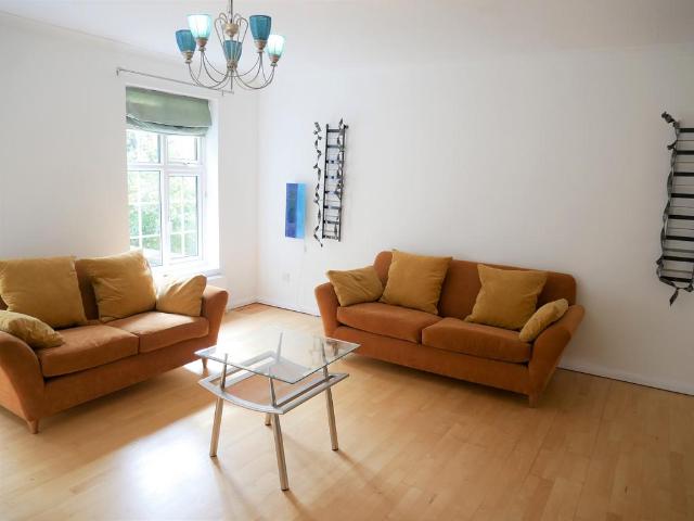 4 bedroom semi detached house to rent
