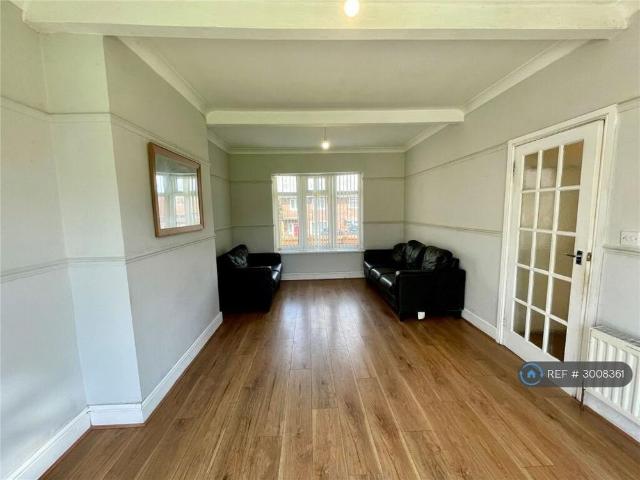 4 bedroom semi detached house to rent