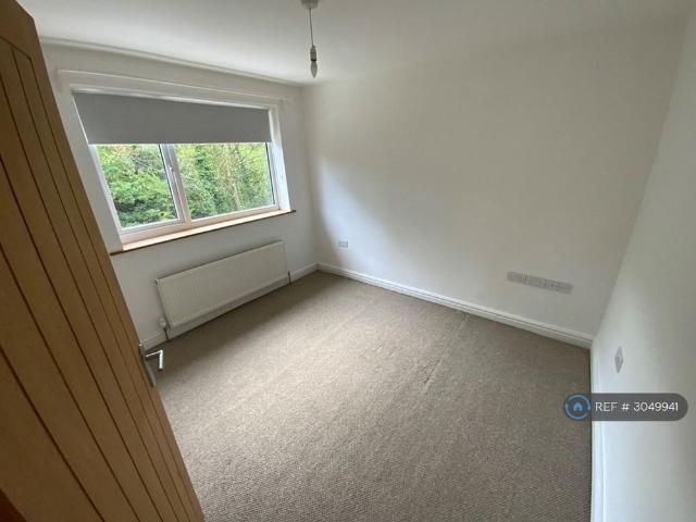4 bedroom semi detached house to rent