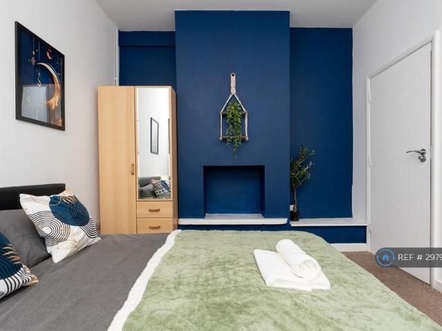 4 bedroom semi detached house to rent