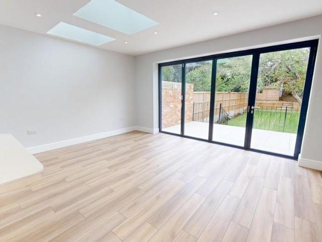 4 bedroom semi detached house to rent