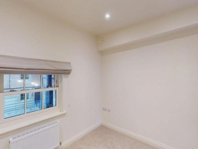 4 bedroom semi detached house to rent