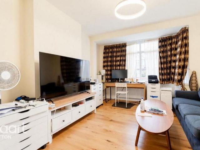4 bedroom semi detached house to rent