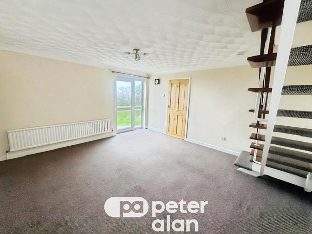 4 bedroom semi detached house to rent